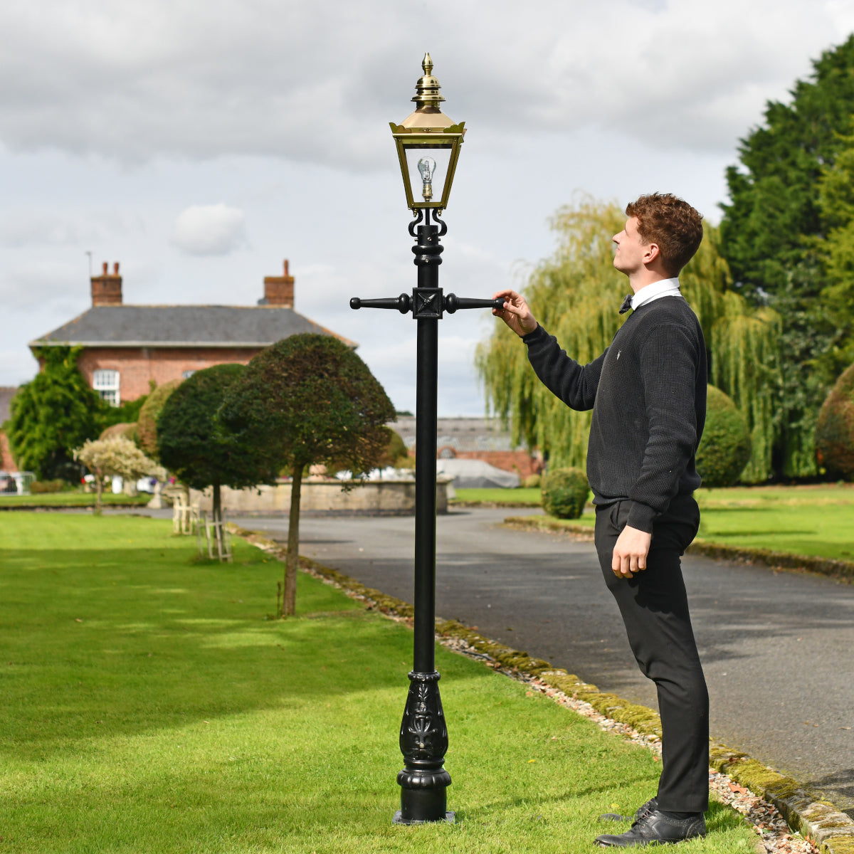 Life size scale of the used brass lamp post 