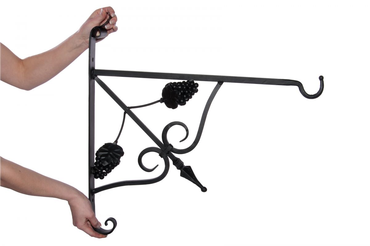 Life size scale of the 'Uva' bracket