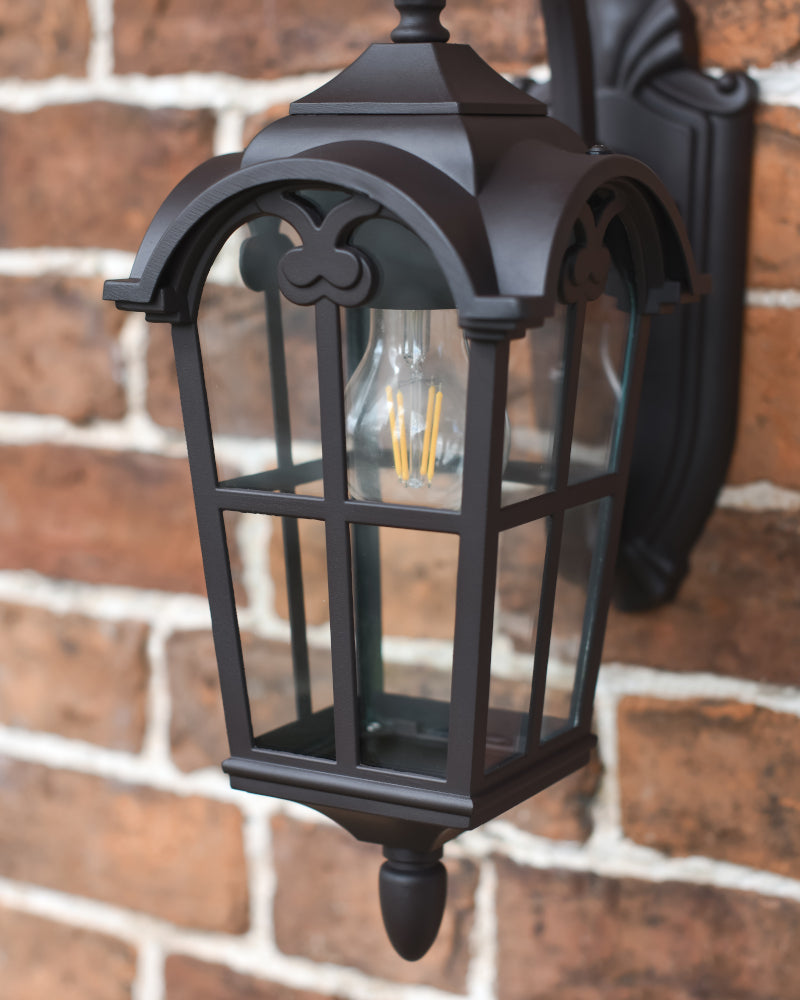 Angled view of the tradtional wall light 