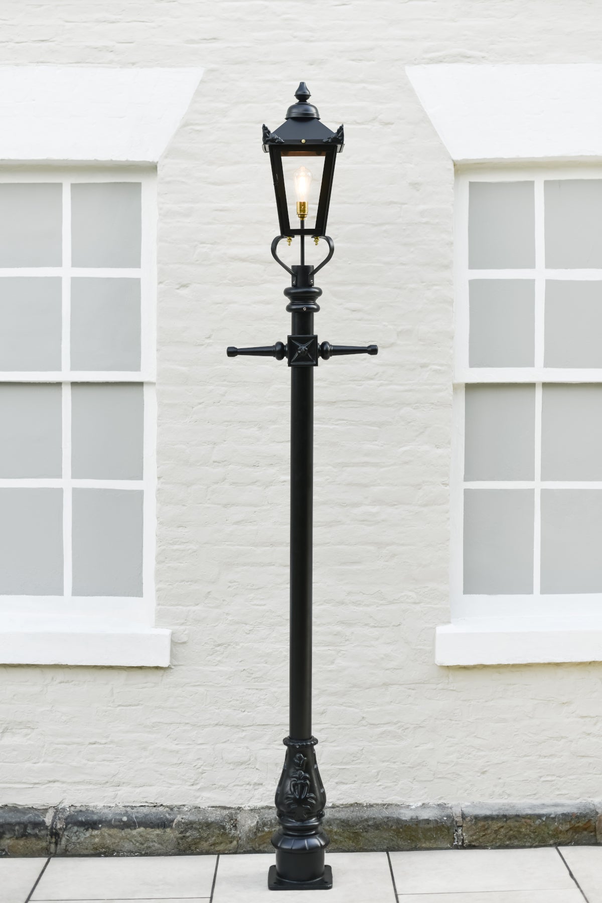 Head on shot of the Black 'Edward' Victorian Lamp Post