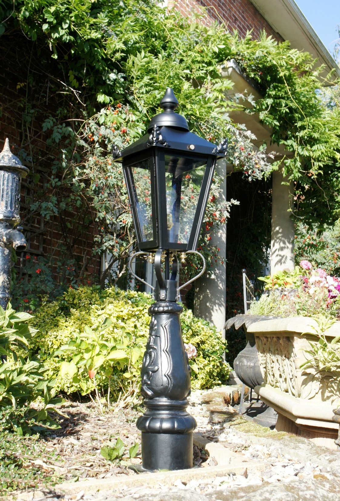 Victorian mini driveway post with black lantern