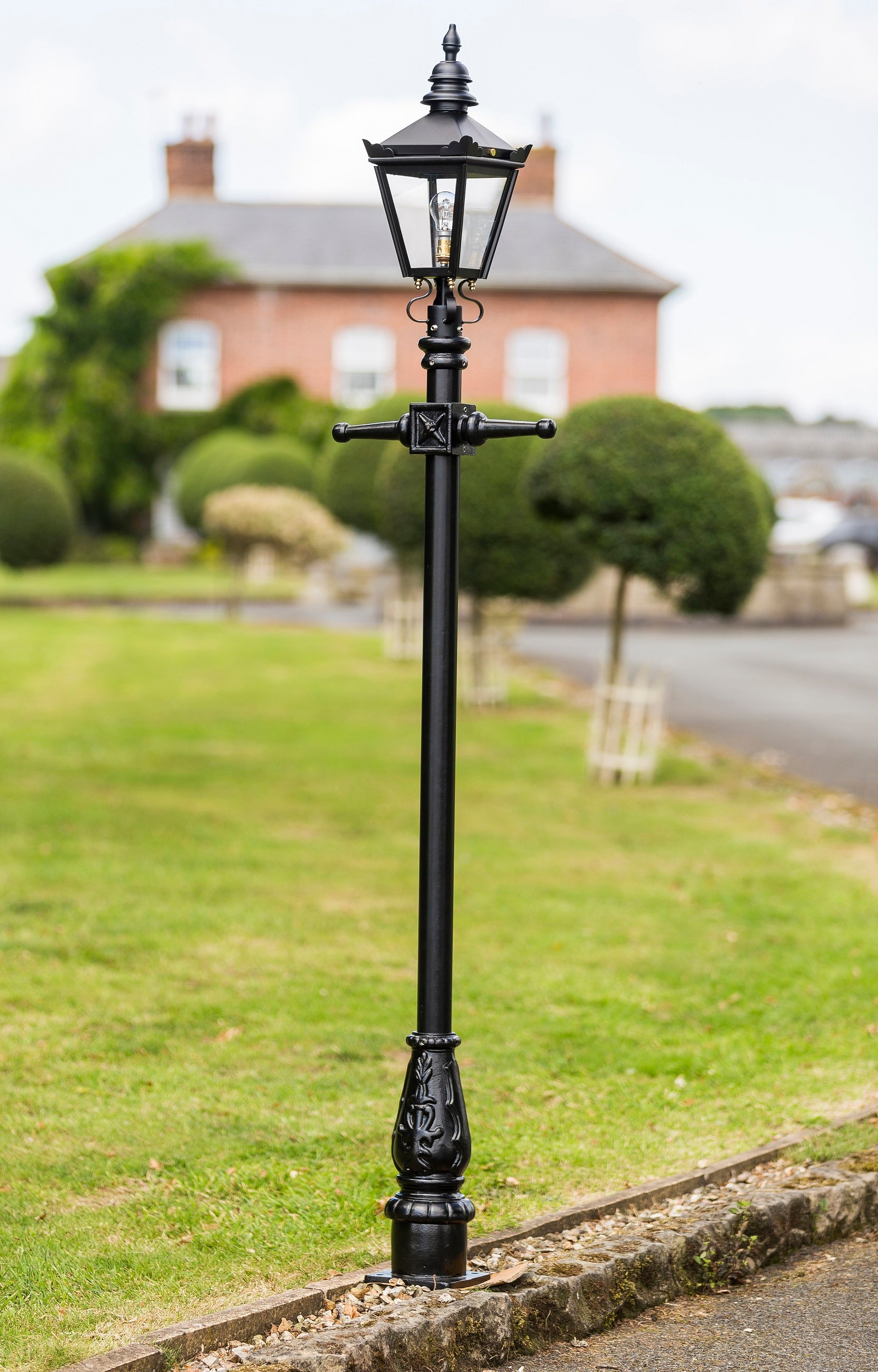 Kensington Lamp Post 2.25m