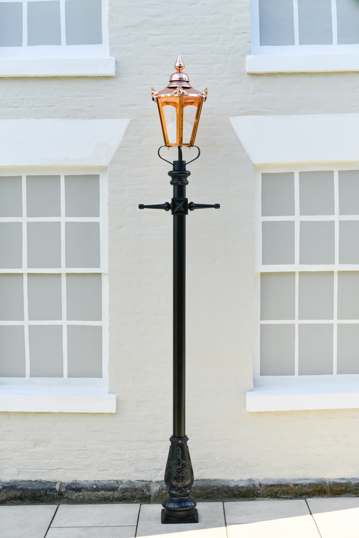 Head on view of the large copper hexagonal lamp post