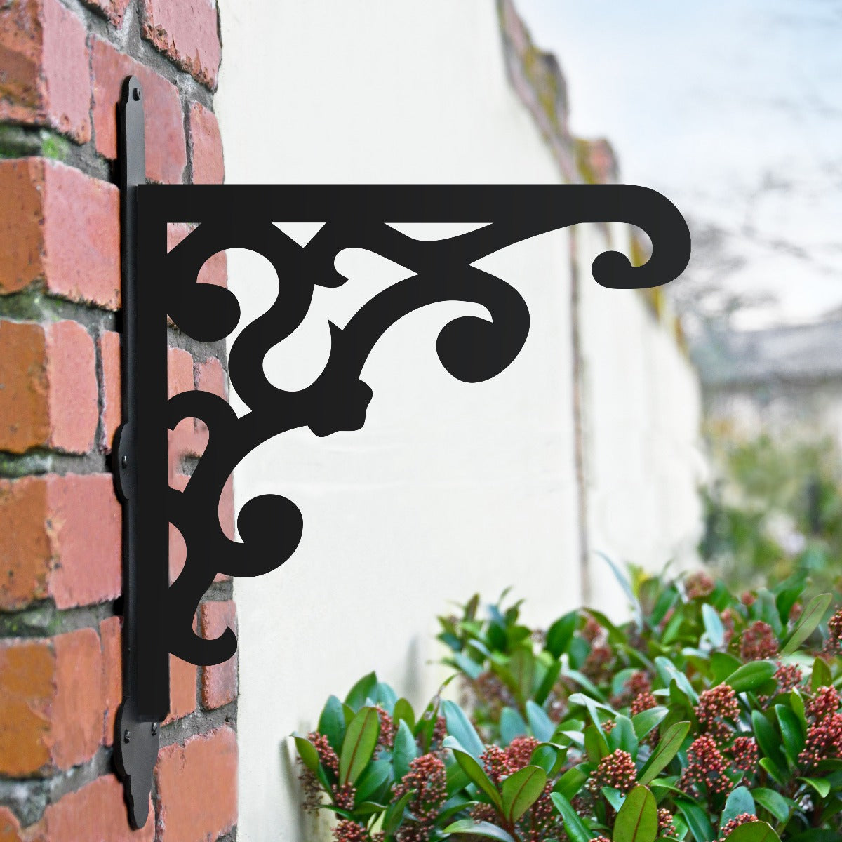 "Victorian Gingerbread" Style Garden Hanging Basket Bracket In Black