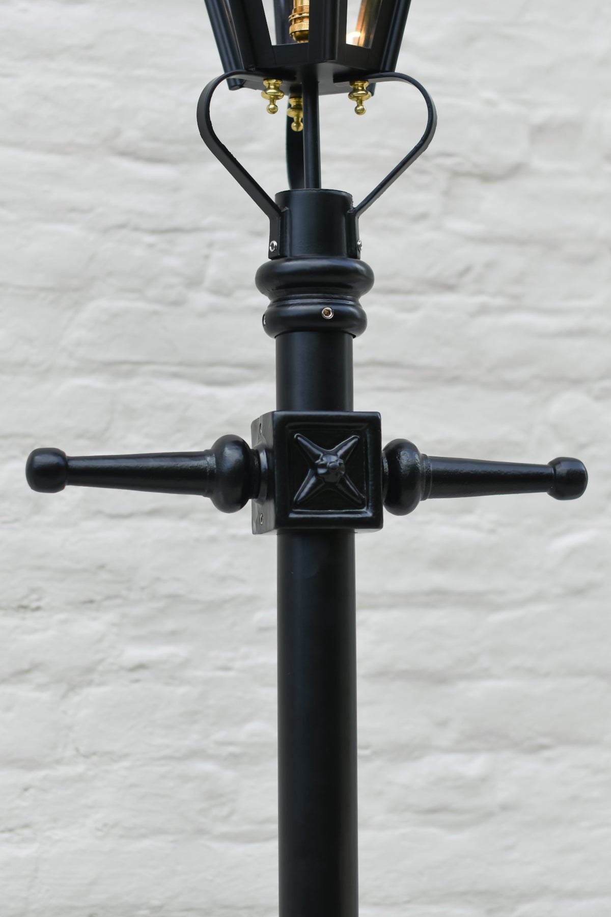 Lamp post with ladder bars