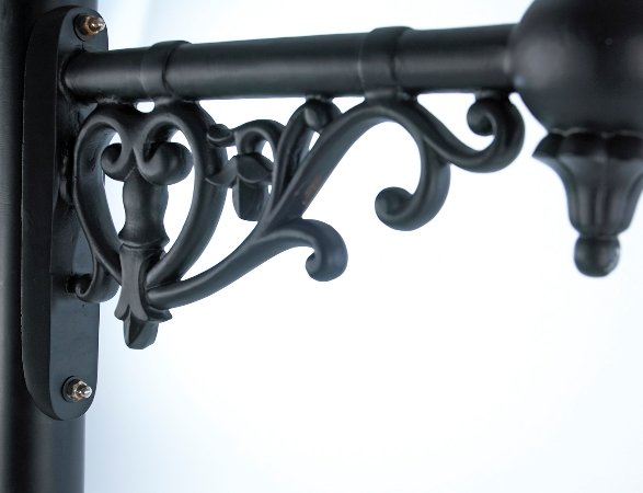 The Countess Lamp Post