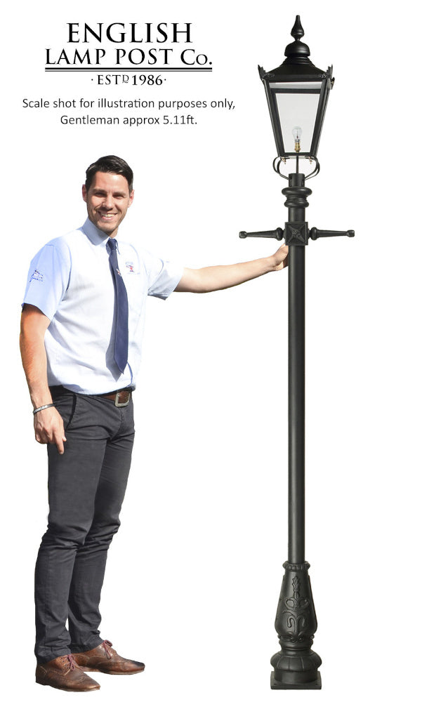 Life size scale of the traditional lamp post