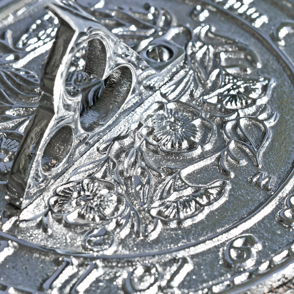 View of the floral pattern in the centre