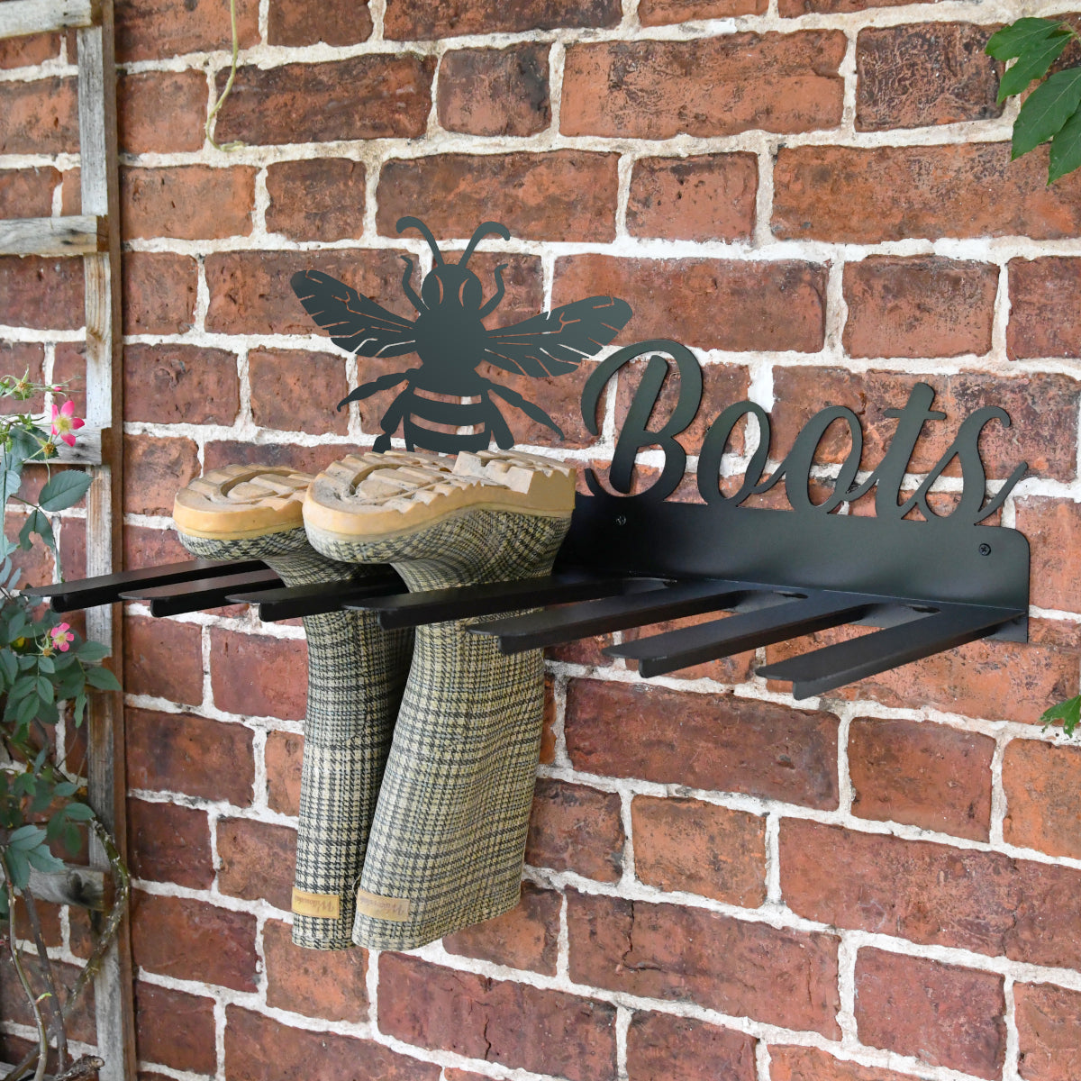 Scale of the wellies placed on the rack