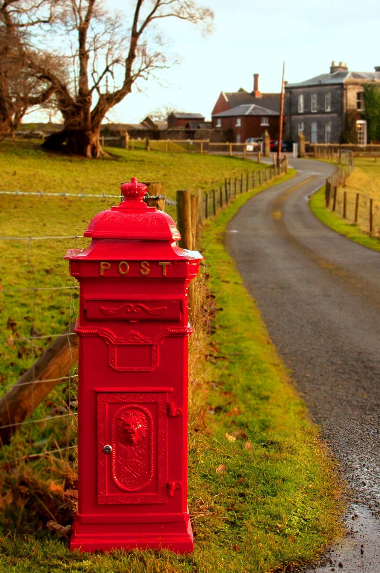 'The Lincoln' Black Freestanding Pillar Box
