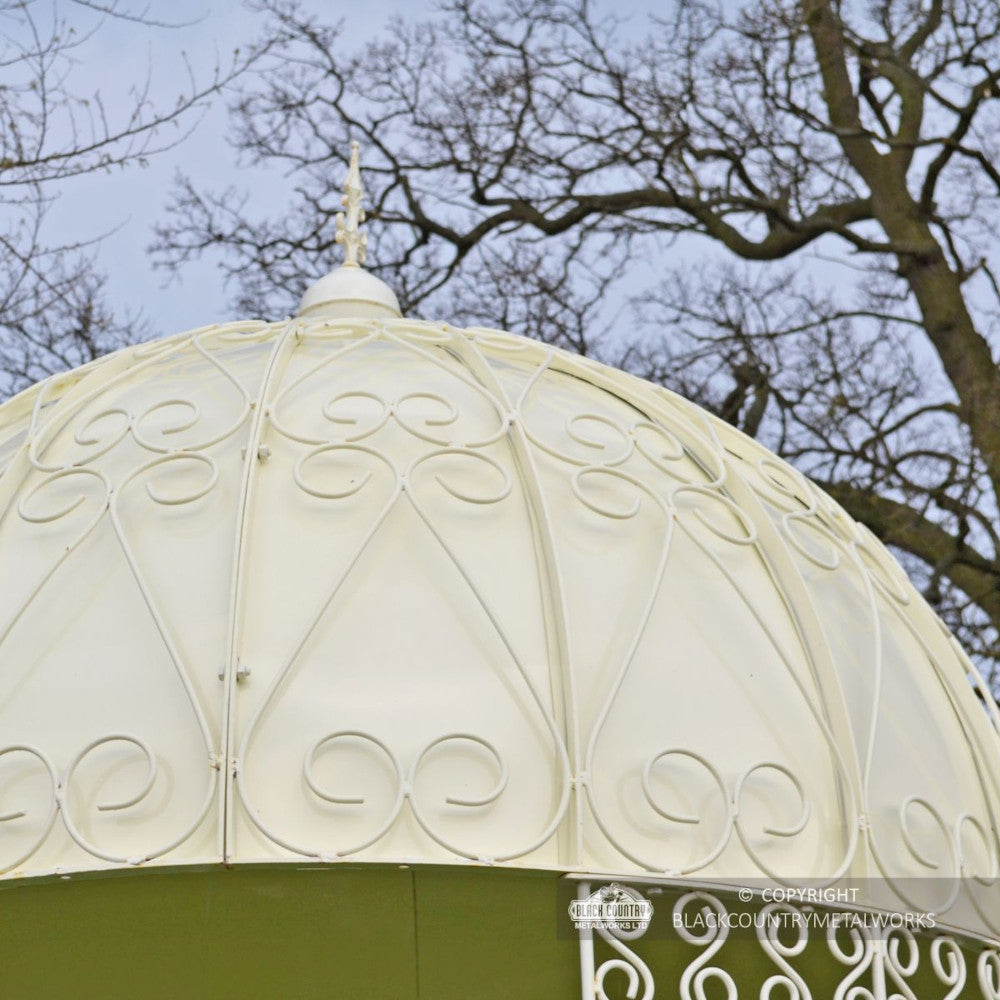 Close up of the covered roof 