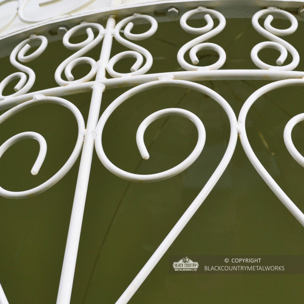View of the scrolled heart shaped decoration 