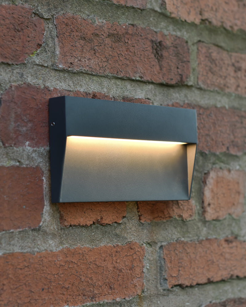 Three quarter view of the modern wall light 