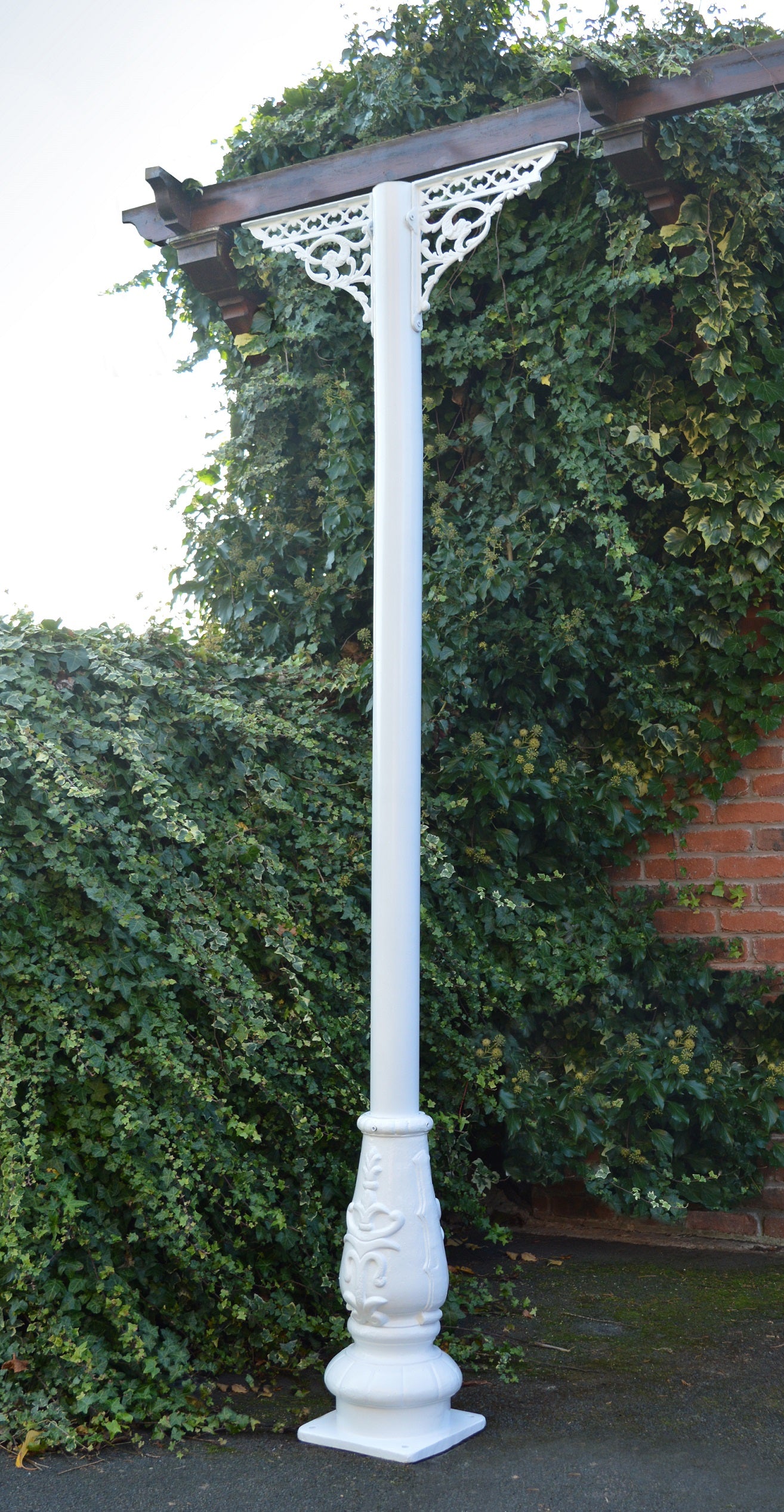 White Victorian Garden Veranda Support