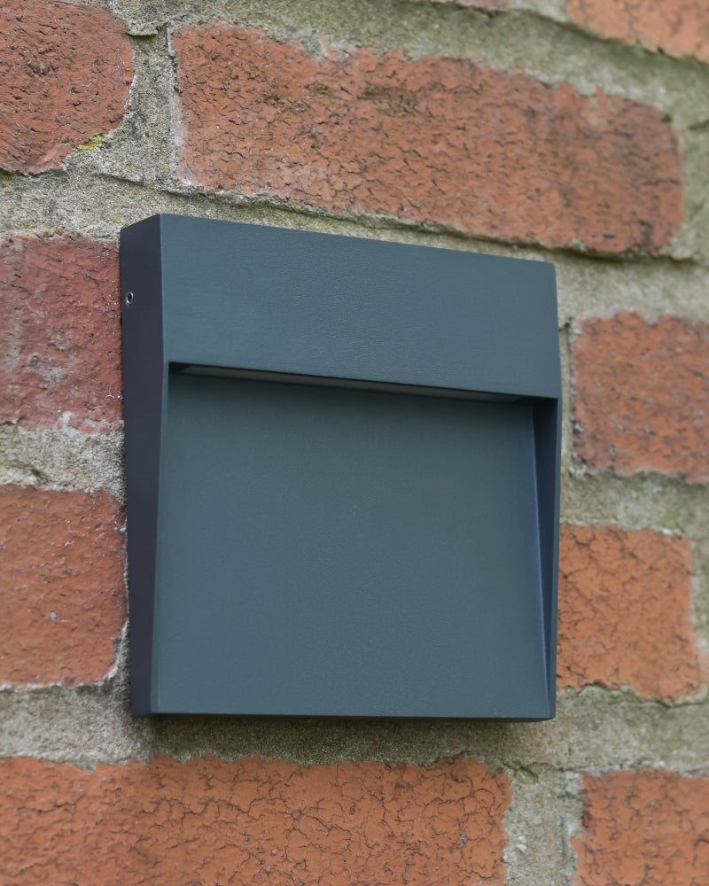 The 'Wray' light in the daylight
