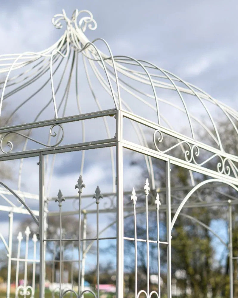 Close up of the scrollwork 