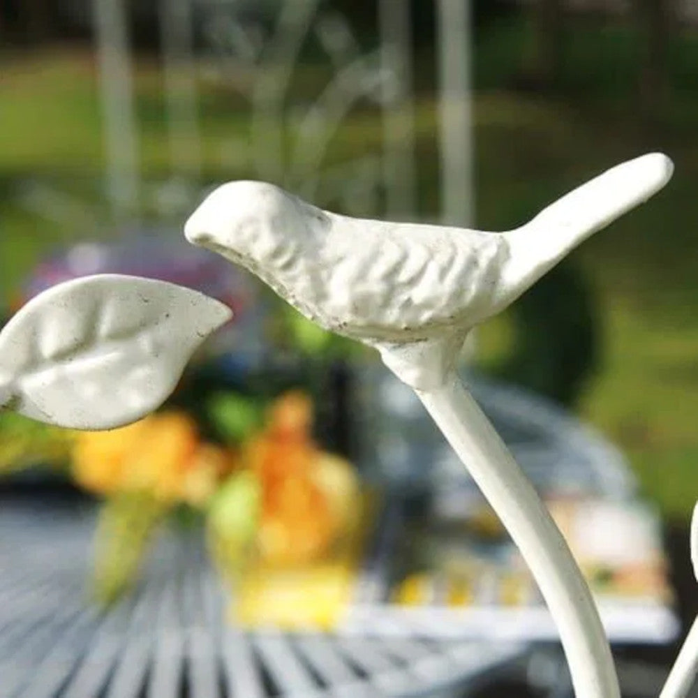 Close up of the bird decoration 