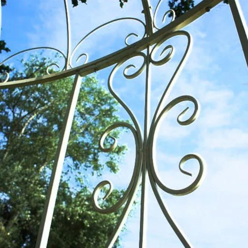 Close up of the scrolled fence 