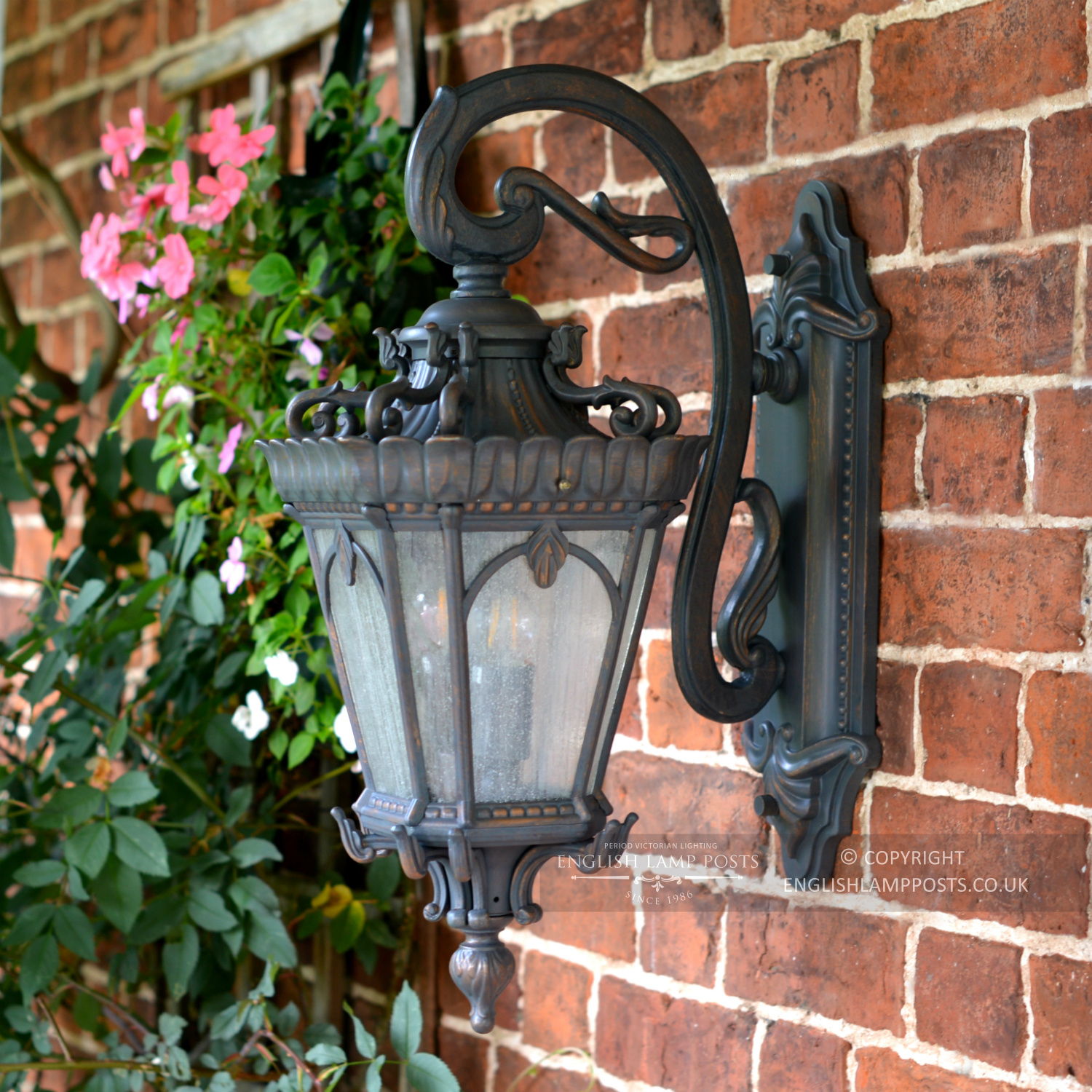 USED EX-Display Top Fix Polished Brass Victorian Wall Lantern & Ornate Bracket 