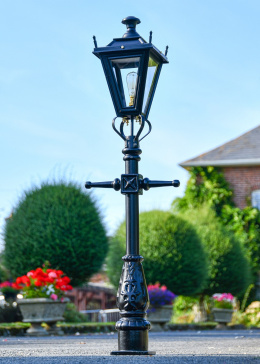 Black Dorchester Miniature Lamp Post in Situ
