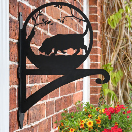 "Basset Hound" Dog Garden Hanging Basket Bracket On Brick Wall