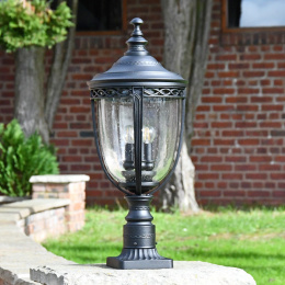 Dark bronze finish garden pillar outdoor lantern