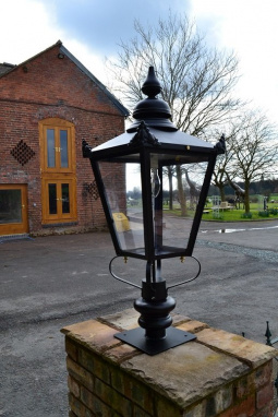 Victorian Lantern with 150watt Metal Halide fitting